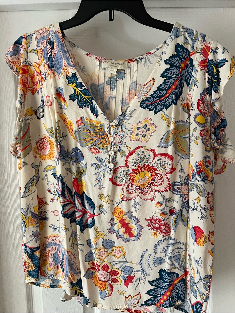 Cynthia Rowley Cream Floral Plus sized Cap Sleeved Blouse